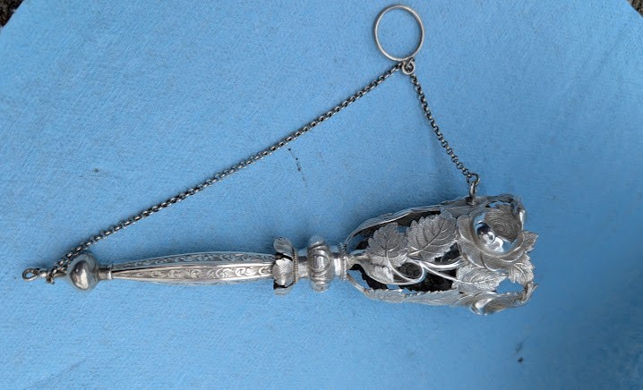 Antique Victorian Tussie Mussie Posey Holder Spring loaded Tripod Tested Silver