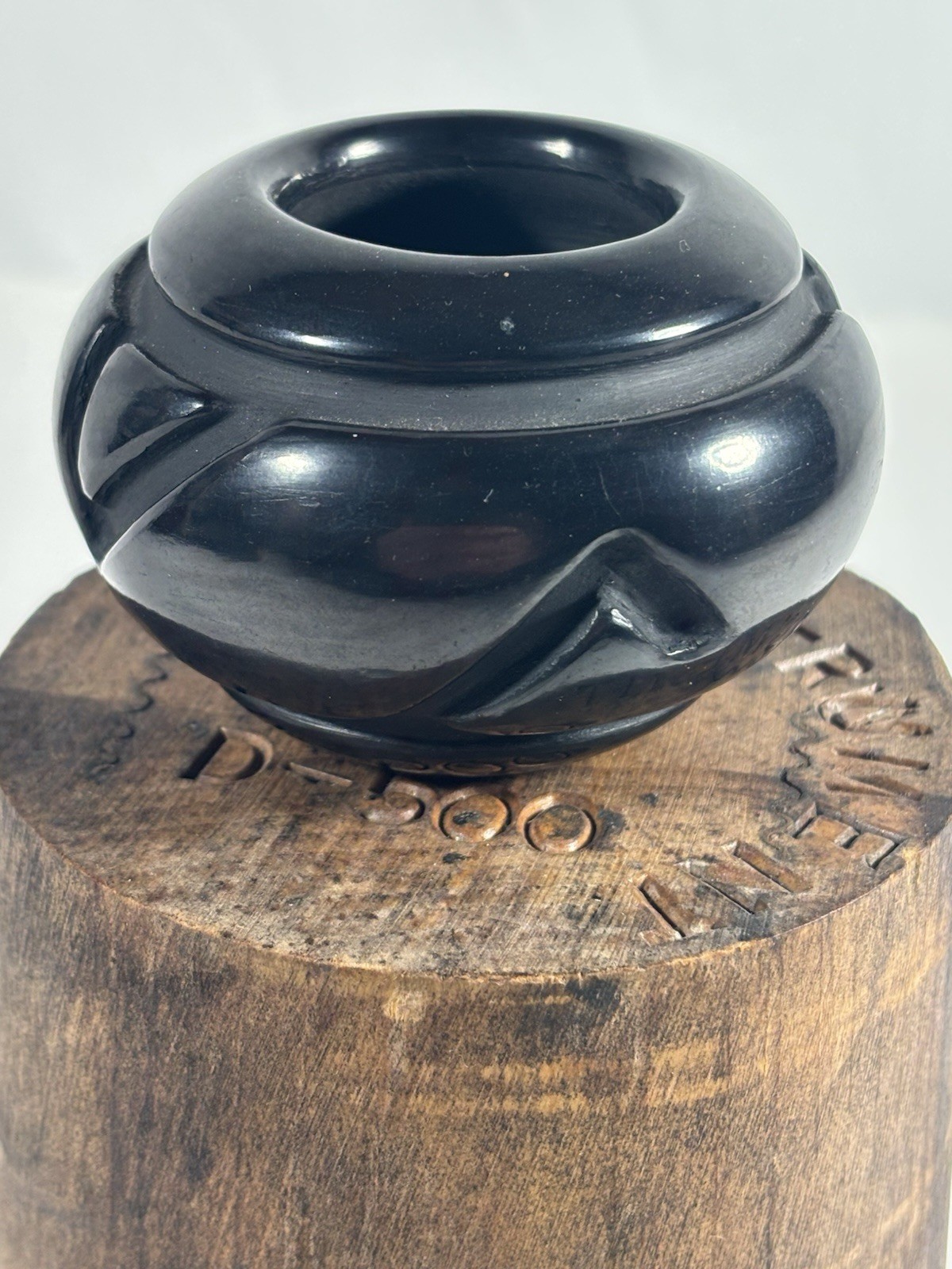 Linda Tafoya-Oyenque Santa Clara Pueblo Carved Blackware Pottery Bowl- Excellent