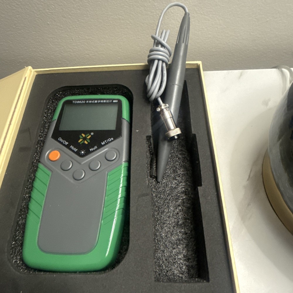 Digital Portable Gauss Meter with Display Class 5 Accuracy Range 200mt/2000mt