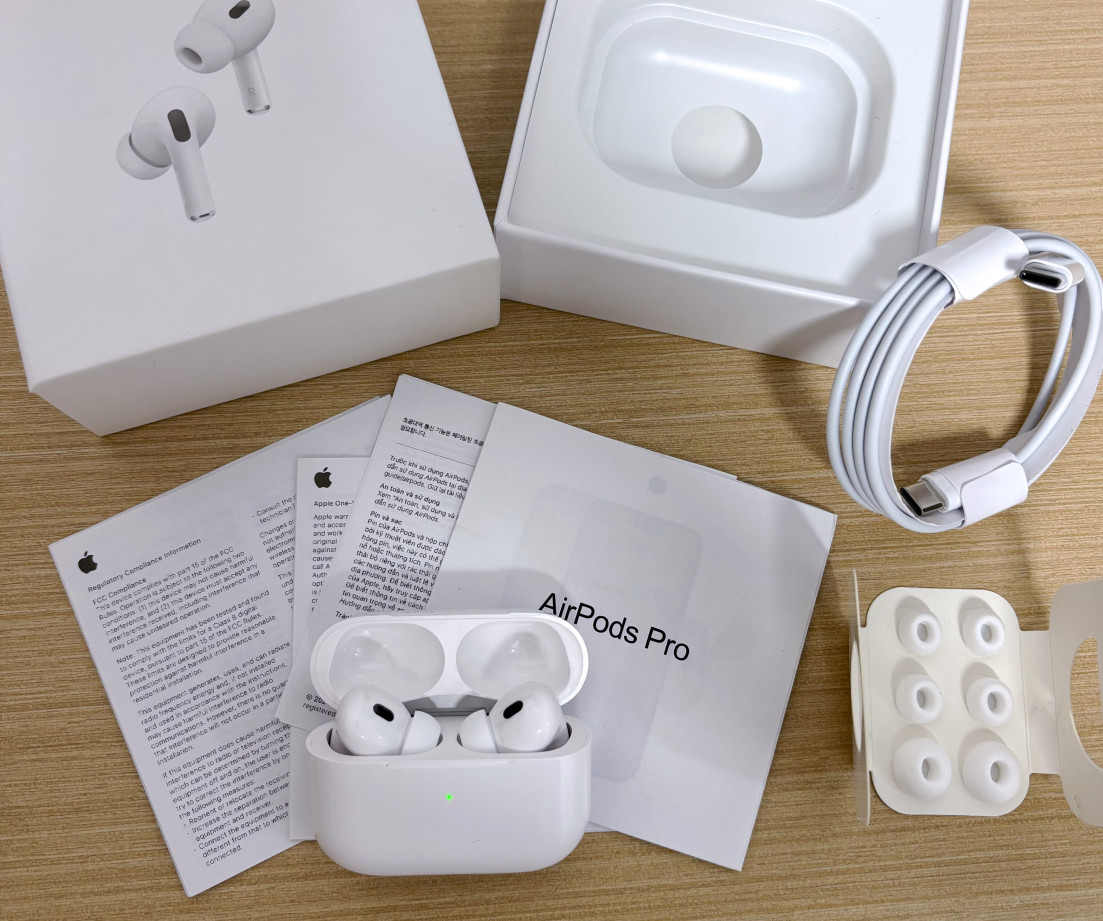 Apple Pro 2nd Generation Earbuds Earphones with MagSafe Charging Case US Ship.