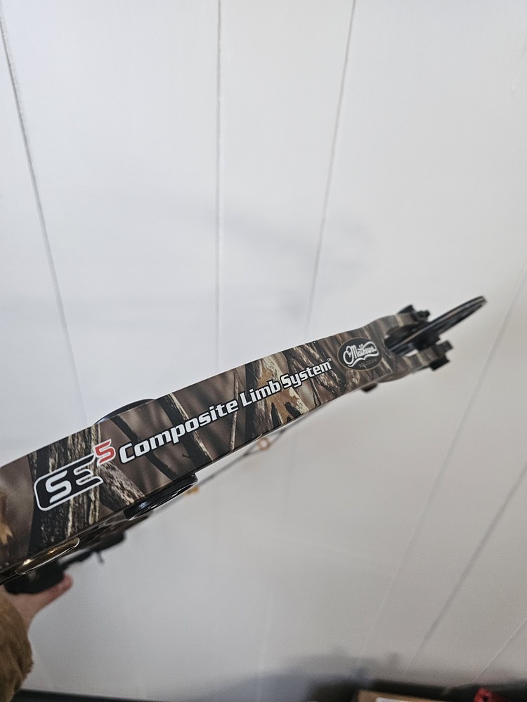 Mathews Z2 Compound Bow