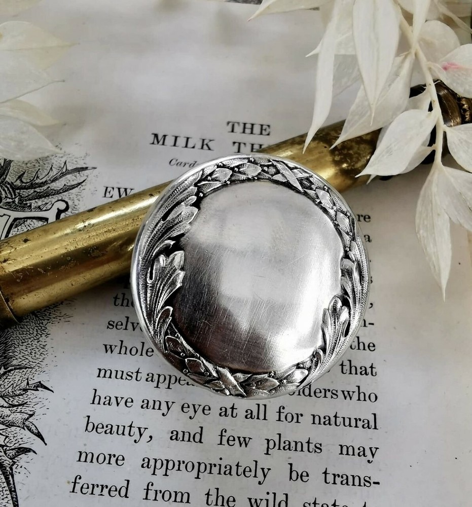 1900s ANTIQUE SOLID OVAL ENGRAVED PILL BOX SHAPE STYLE SILVER 800 & GOLD PLATED