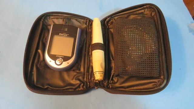 INFOPIA ELEMENT Blood Glucose Meter w/ Case, New Battery's,