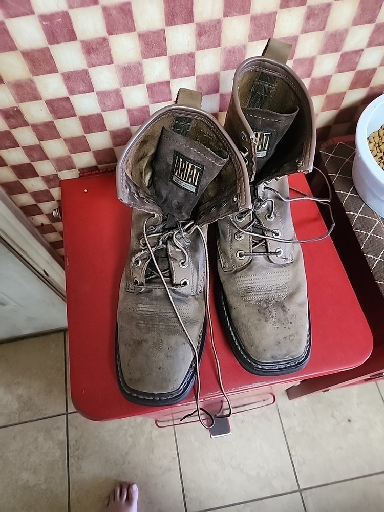 ARIAT SQUARE TOED LACE UP WORK BOOT PREOWNED 10 D