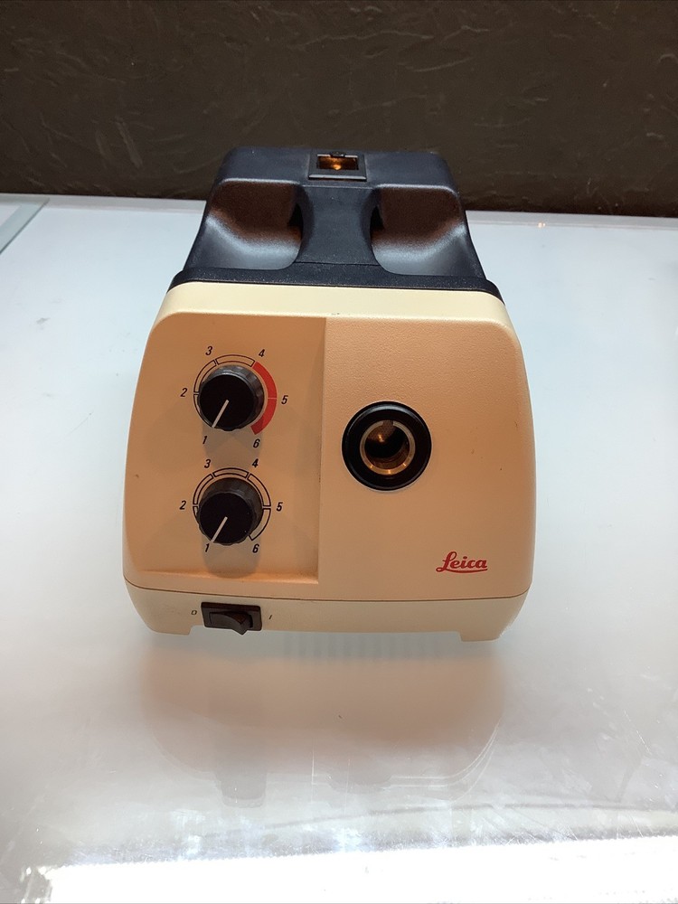 Leica CLS 150 Microscope Light Source W/Dual Head And Light Ring