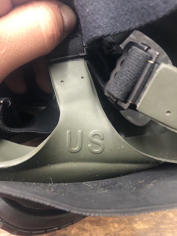 US Military Surplus M-40 Protective Gas Mask