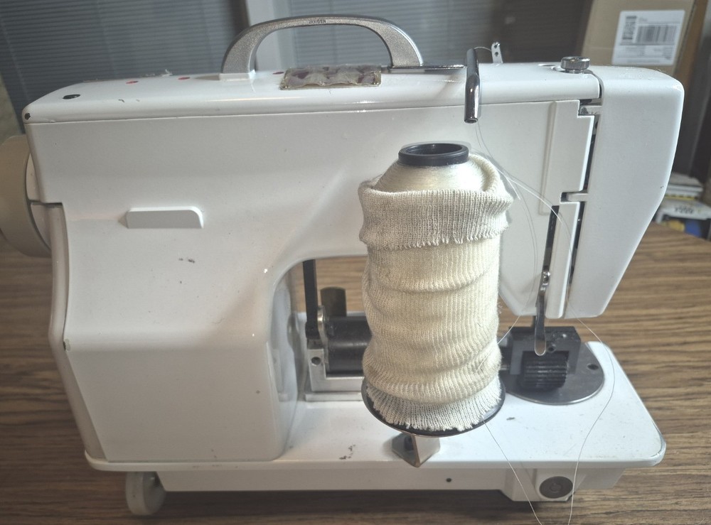 NC N-C CARPET BINDER SEWING MACHINE - MODEL PBS-2A - WORKING