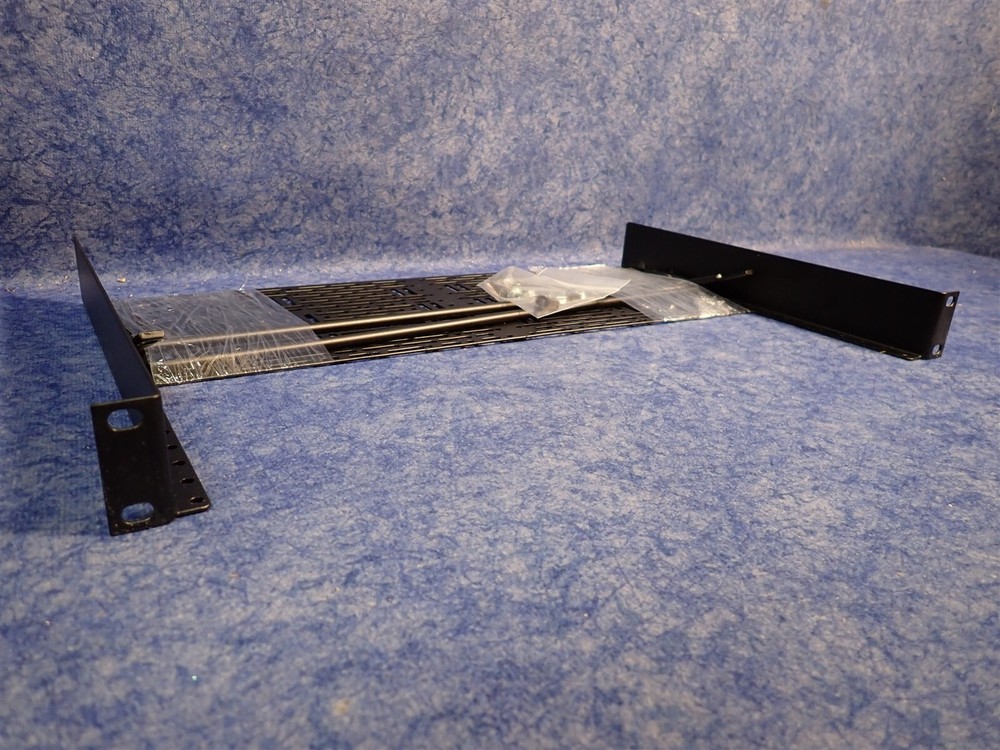 Middle Atlantic UMS1-11.5 CUSTOM 1 RU Rackshelf Universal Mounting Pattern (P25)