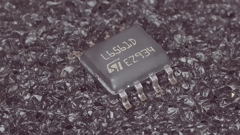 STMicroelectronics L6561D TM PFC Controller SOIC8 - New