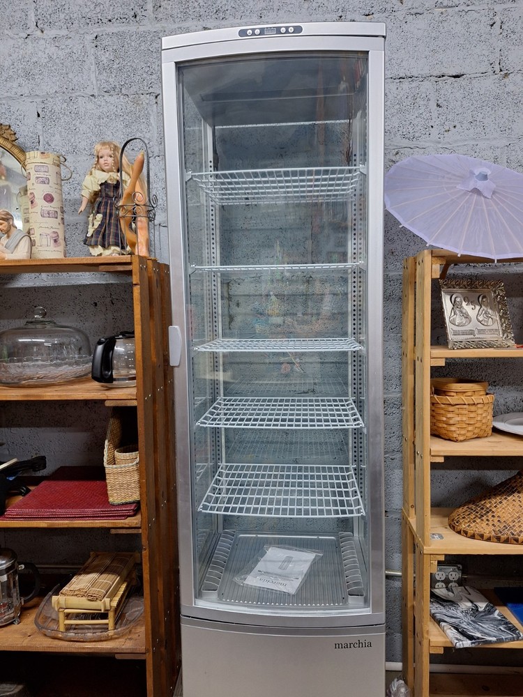 Convenience Store & Bakery Display Cases