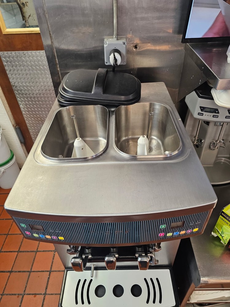 PASMO S520F Twin Twist Soft Serve Floor Standing Machine