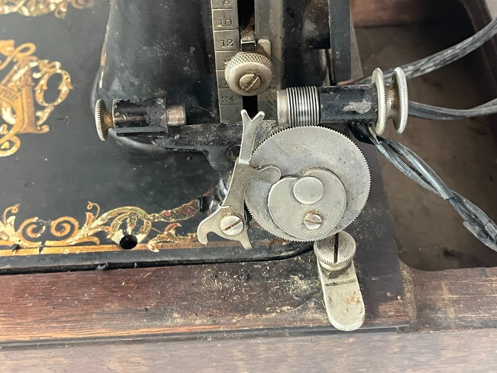Antique ARLINGTON GEM Vibrating Shuttle Sewing Machine Treadle Head Controller C