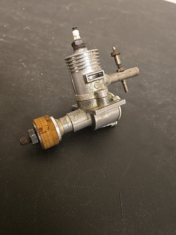 Vintage BUZZ B Engine Spark Ignition M1