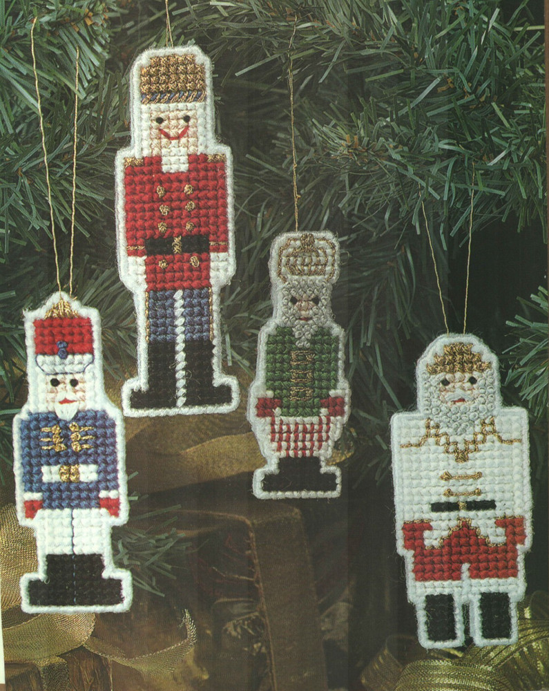 4 COLLECTIBLE NUTCRACKER ORNAMENTS CHRISTMAS PLASTIC CANVAS PATTERN INSTRUCTIONS