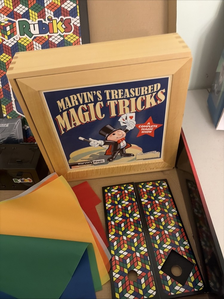 Fantasma Toys Rubik's Perplexing 300+ Magic Tricks Set
