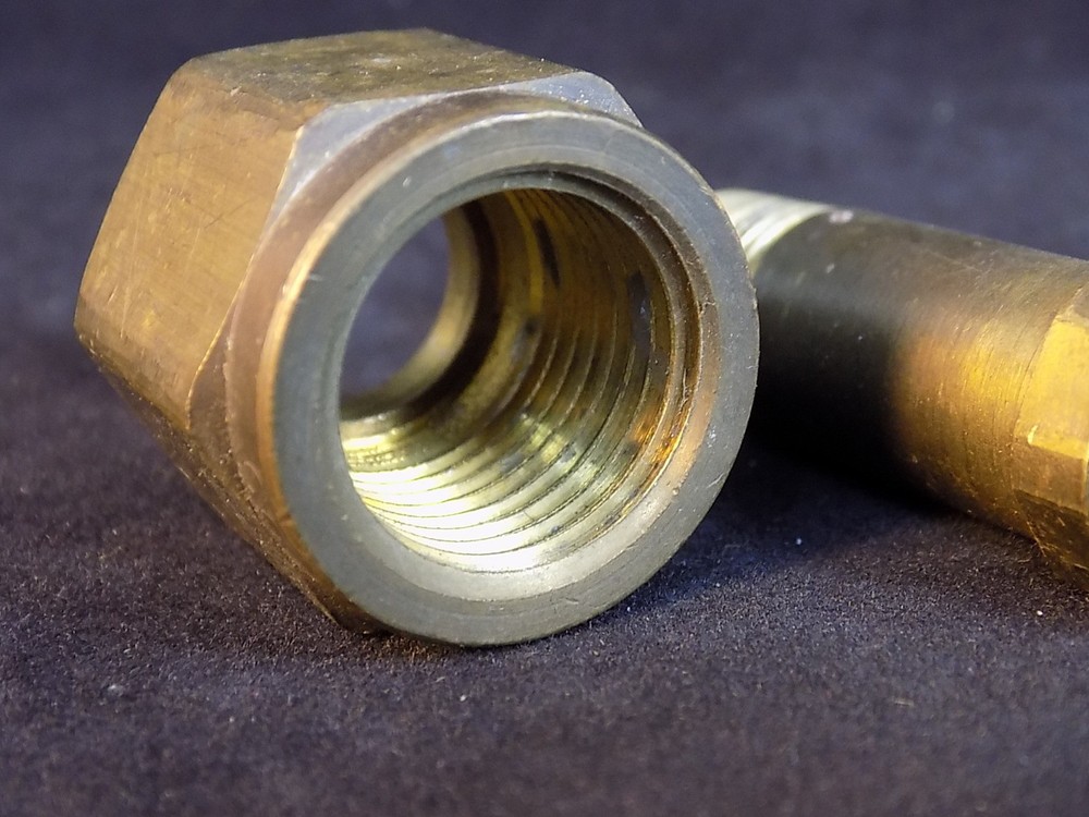 SOLID BRASS GAS REGULATOR INLET FITTING 5/8" female threads 1/2" male threads