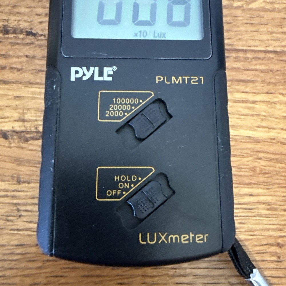 Pyle PLMT21 Handheld Lux Light Meter Photometer with 20000 Lux Range Per Second