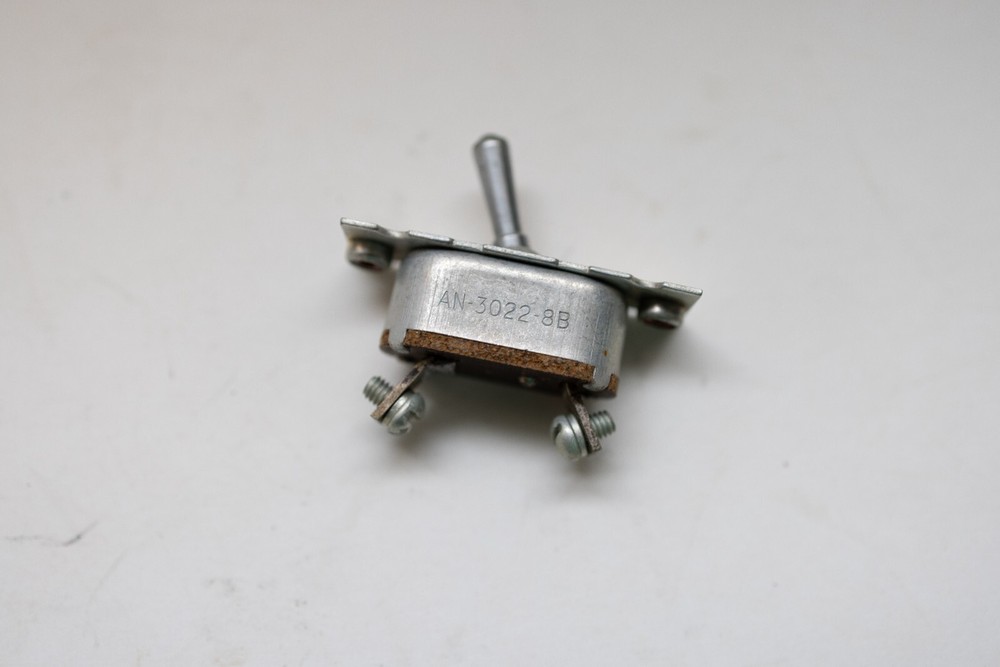 AN3022-8B Toggle Switch