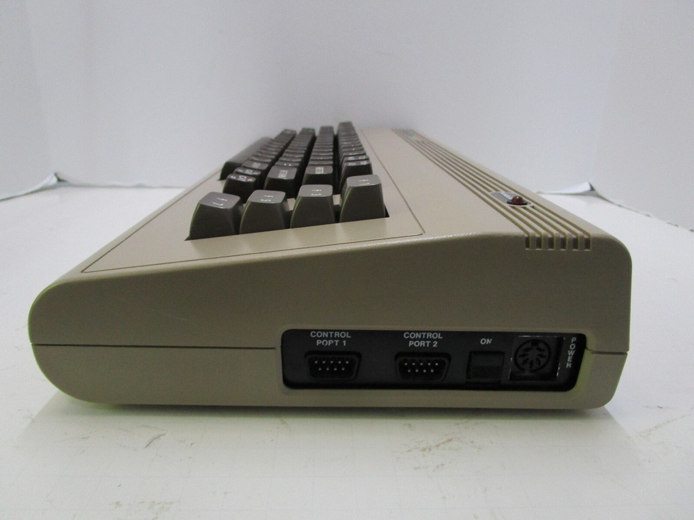 COMMODORE 64 COMPUTER 326298 HEATSINKS CERAMIC TESTED AND WORKING LOT #59