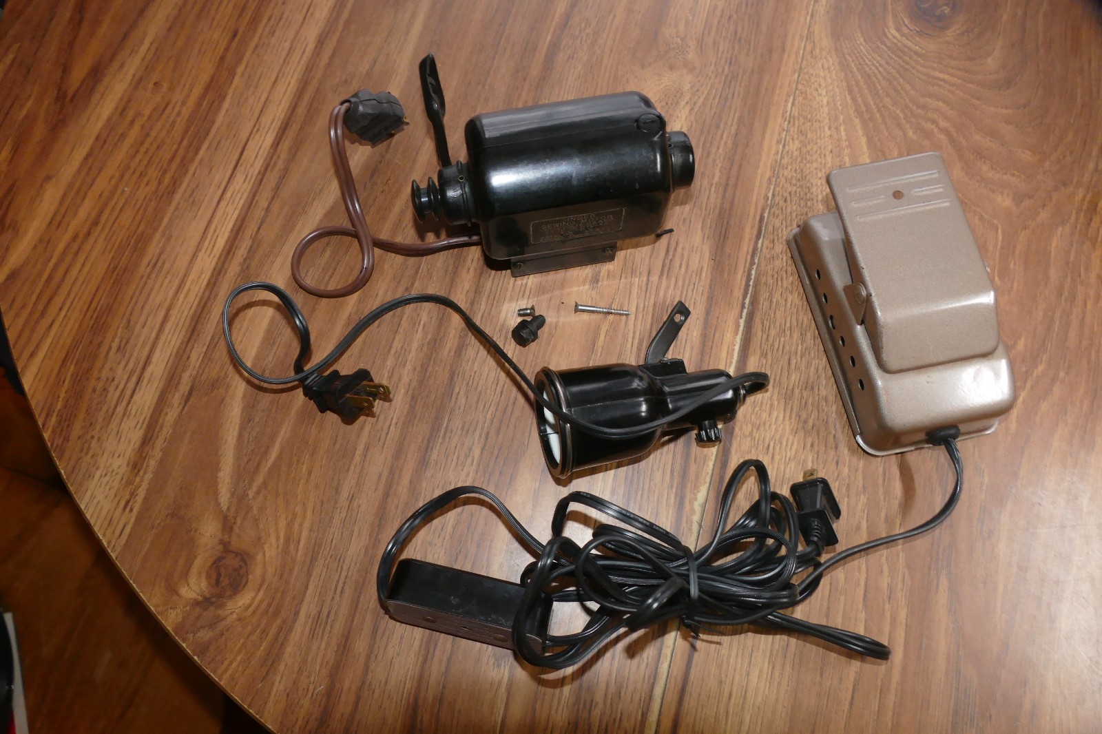 Singer Sewing Machine Motor BY 8-7, Light, Pedal - Tested Works