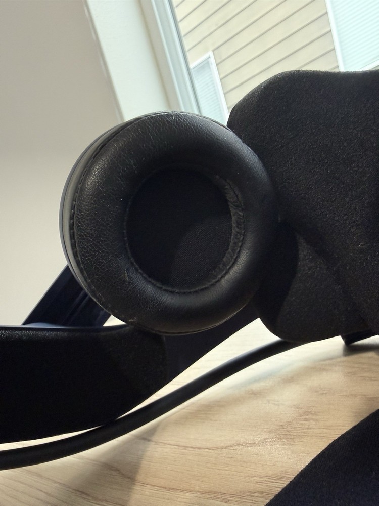 HTC VIVE Pro VR Blue Headset With Cable & Black Controllers - Read Please