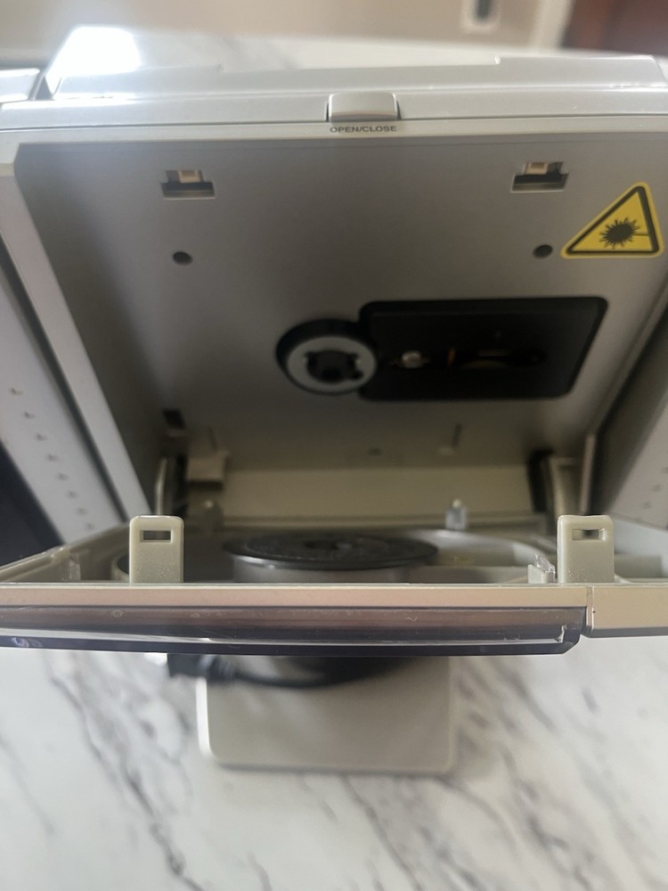 Sharper Image SO226 Vertical CD Stereo CD Player AM/FM INCLUDES Remote