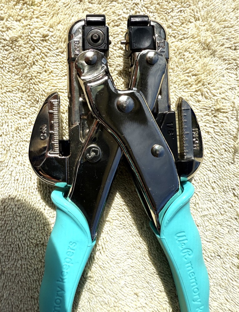 WE R MEMORY KEEPERS CROP-A-DILE HOLE PUNCH & EYELET SETTER