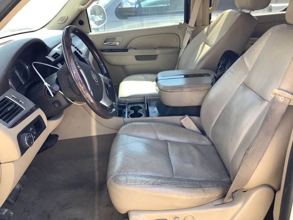 ESCALAEXT 2010 Glove Box 4586900