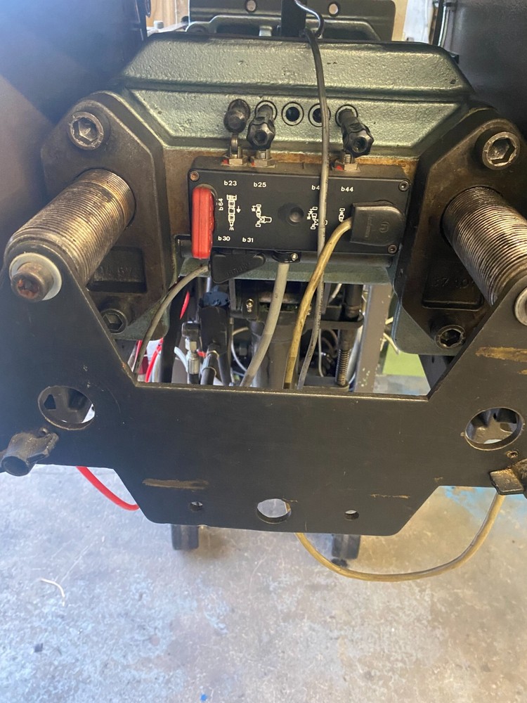 Arburg 28 ton plastic injection machine