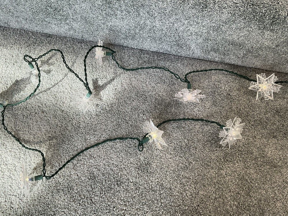(10) Snowflake String Lights ~ Corded ~ 10’ Strand ~ Winter