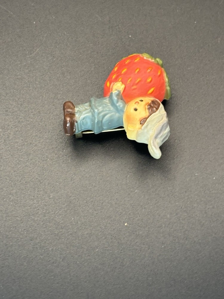 HALLMARK Decorative LAPEL PIN Brooch 1970's "PIXIE Holding Strawberry" Button