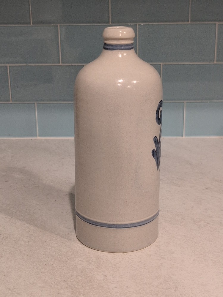 Vintage Stoneware Pfaltzgraff Yorktowne Pattern Tall Thin Jug 10' NICE💙