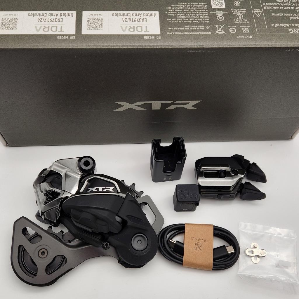 Shimano XTR M9250 Di2 Wireless Upgrade Kit - Derailleur Shifter Battery Charger