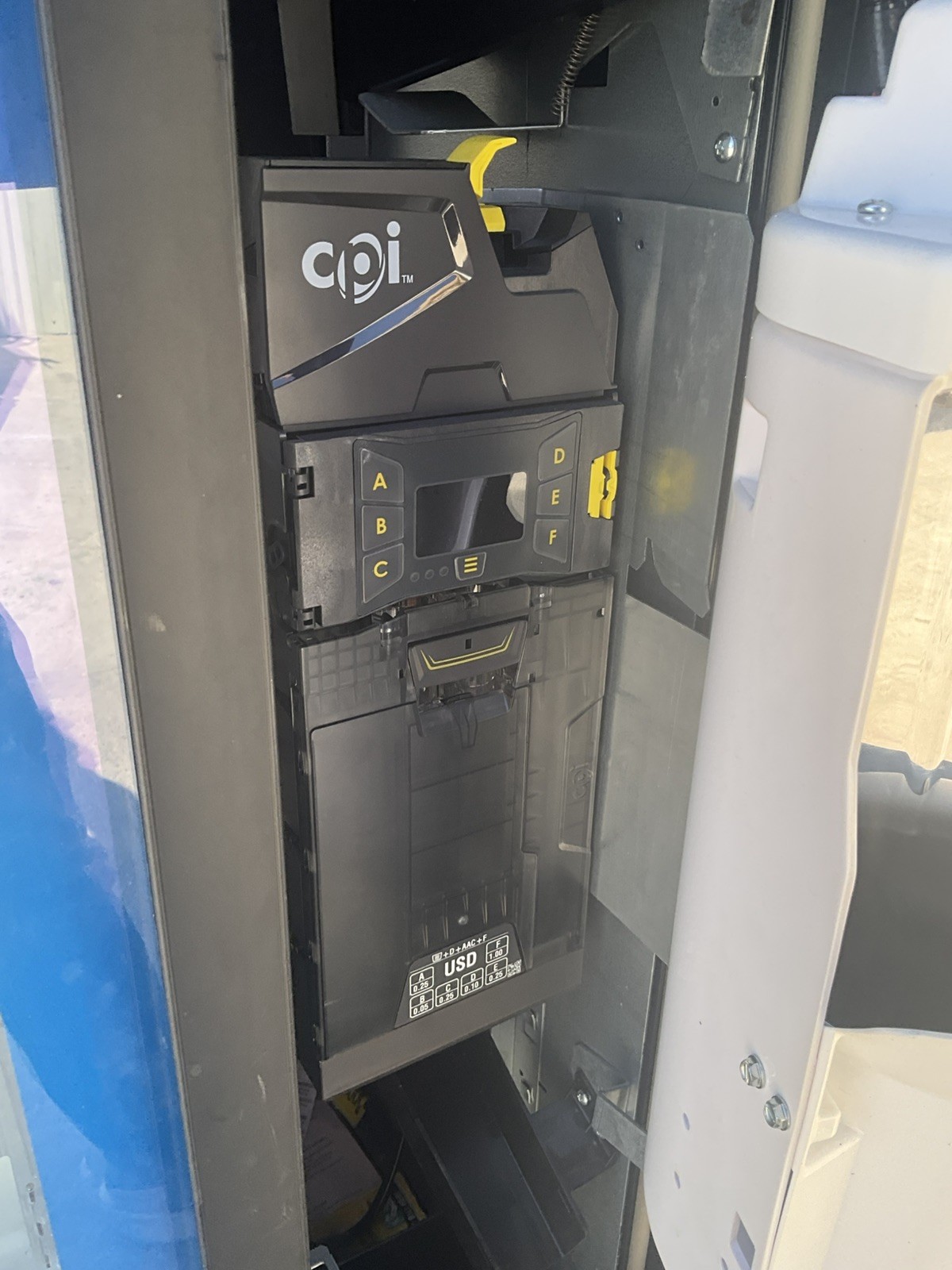 24 Dixie Narco Bev Max CPI Glass Front Beverage Vending Machine 5800-4HC refrige