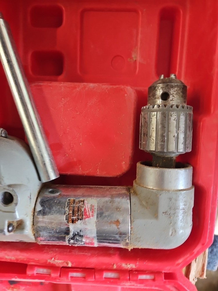 Milwaukee 1107-1 1/2in D-Handle Right Angle Drill Kit