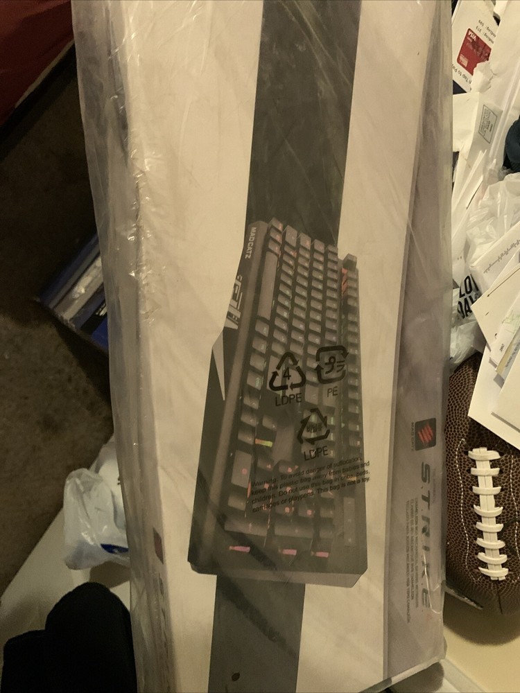 Madcatz Strike 4 Mechanical Keyboard Wired Usb W/ Backlight