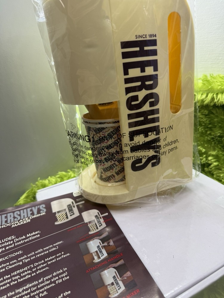 Hershey's Chocolate Drink Maker Includes Machine & 2 Paper Cups New