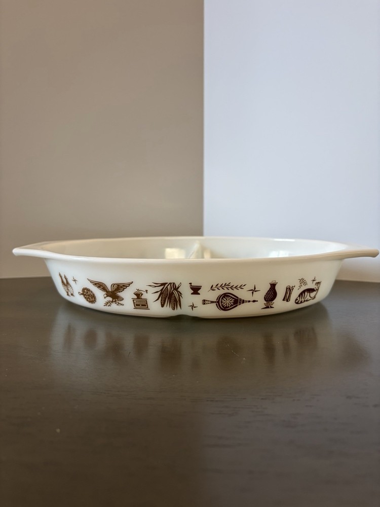 Pyrex 1.5 Quart Round Glass Divided Baking Dish White Brown