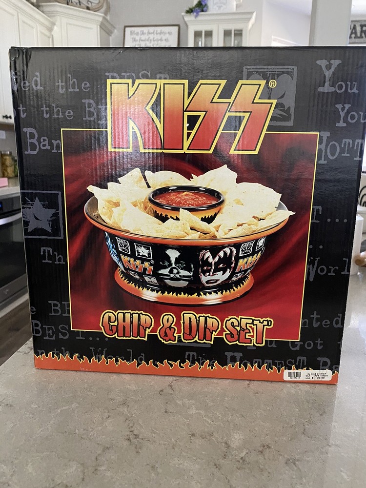 KISS/SPENCER GIFTS COMPLETE DINNERWARE SET PLUS EXTRA OVERSIZED MUG - 8 PIECES