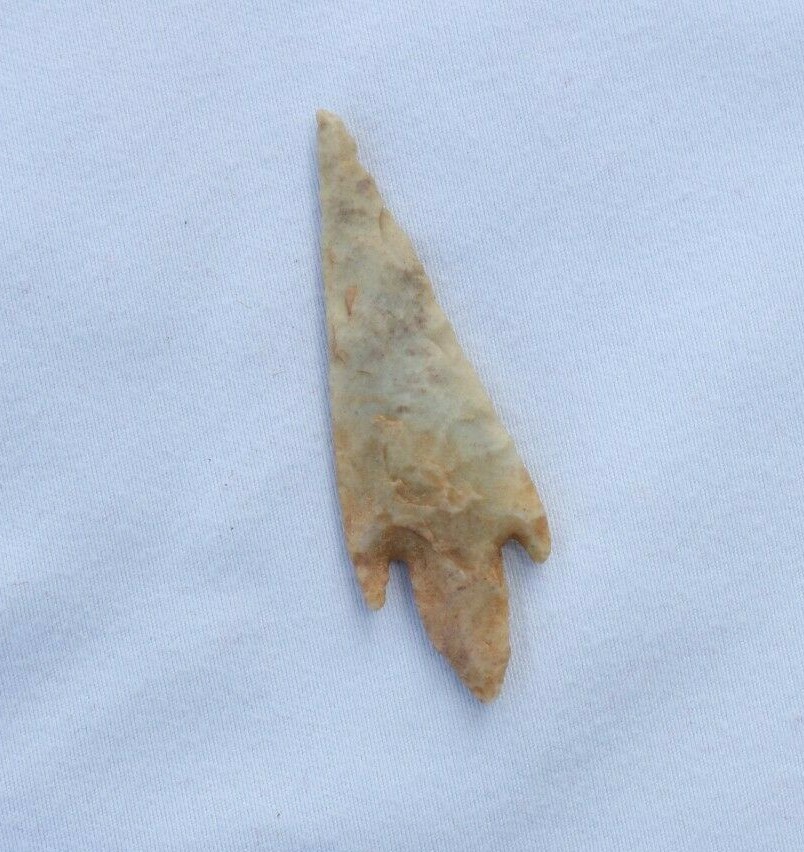 SAHARA NEOLITHIC WHITE/LIGHT BLUE FLINT POINT