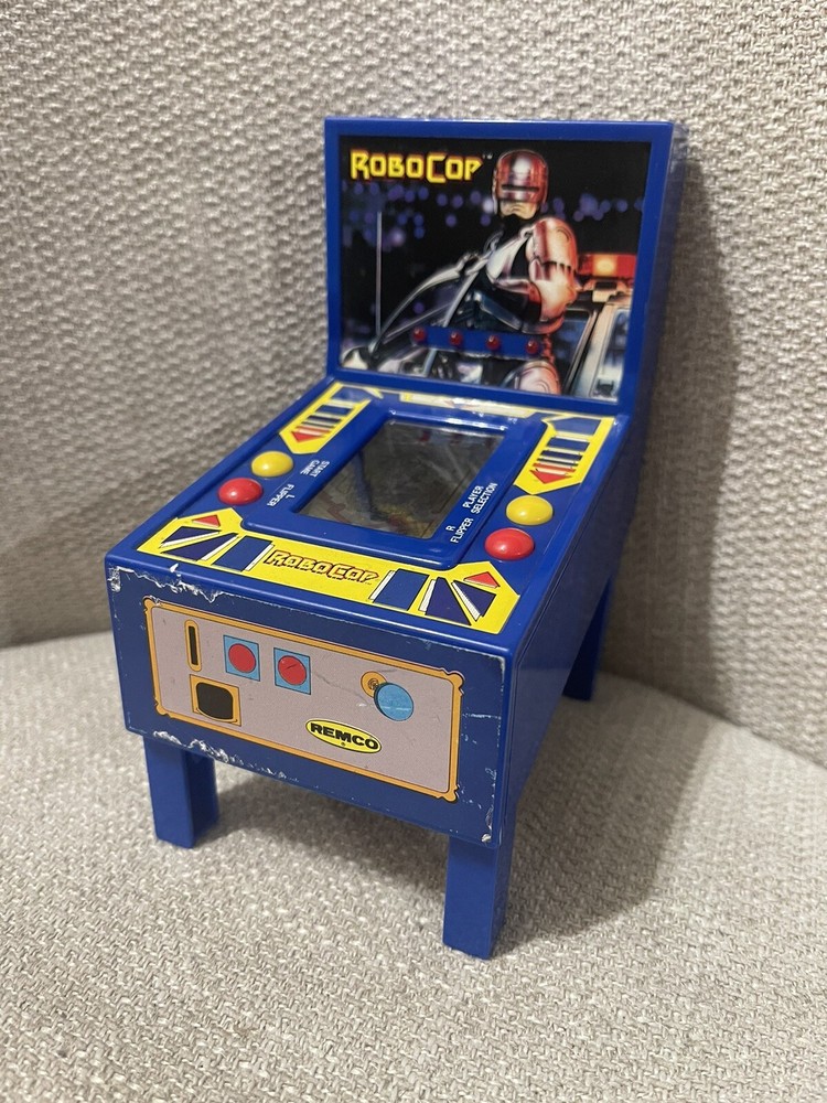 REMCO ROBOCOP ELECTRONIC HANDHELD PINBALL MACHINE- 1989