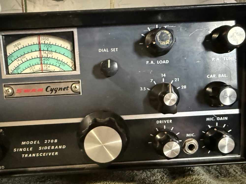 Swan Cygnet Model 270B Transceiver Untested