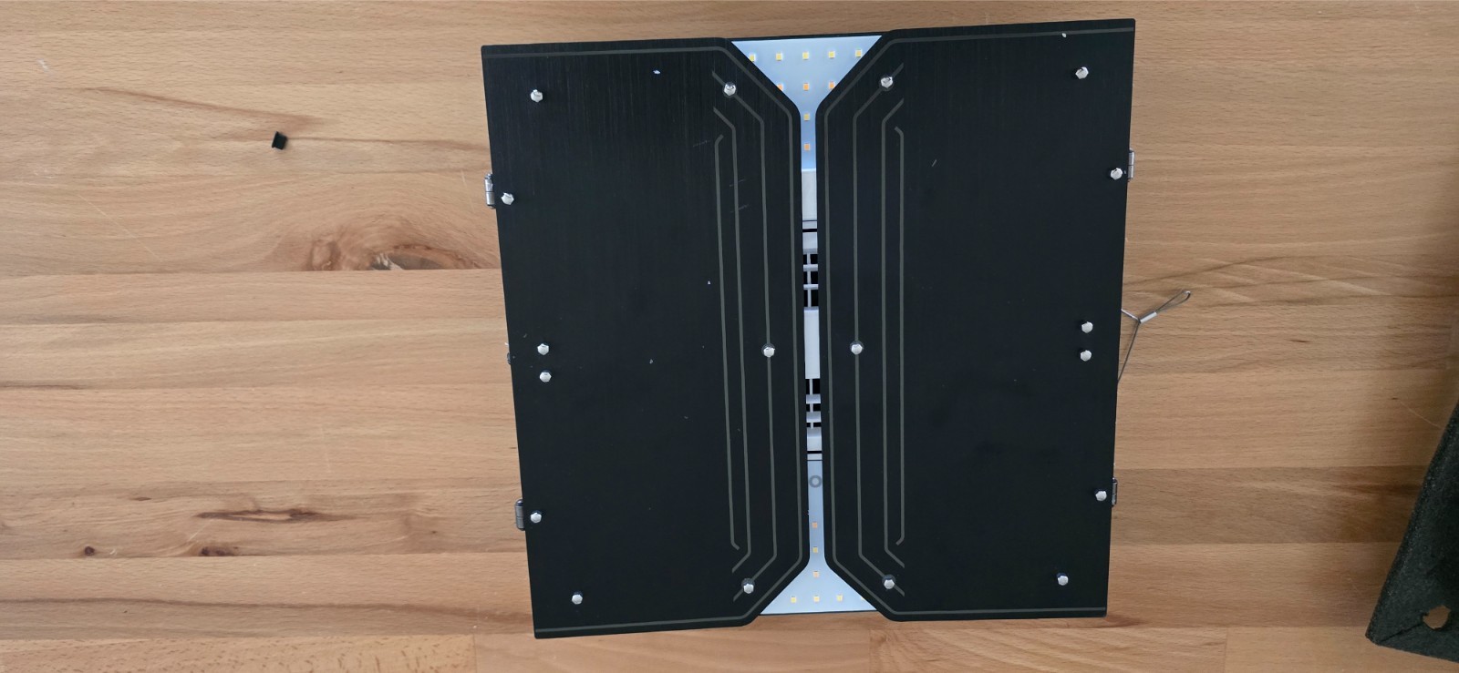 VIVOSUN AeroLight SE 200W LED Grow Light Full Spectrum Fan Cooling