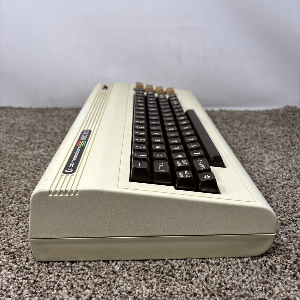 COMMODORE VIC-20 DIN COMPUTER ONLY TESTED AND WORKING READ