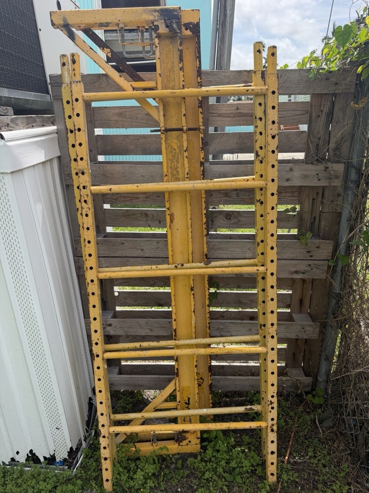 Yellow Modular Scaffolding Frame Component with Heavy Duty Industrial Casters