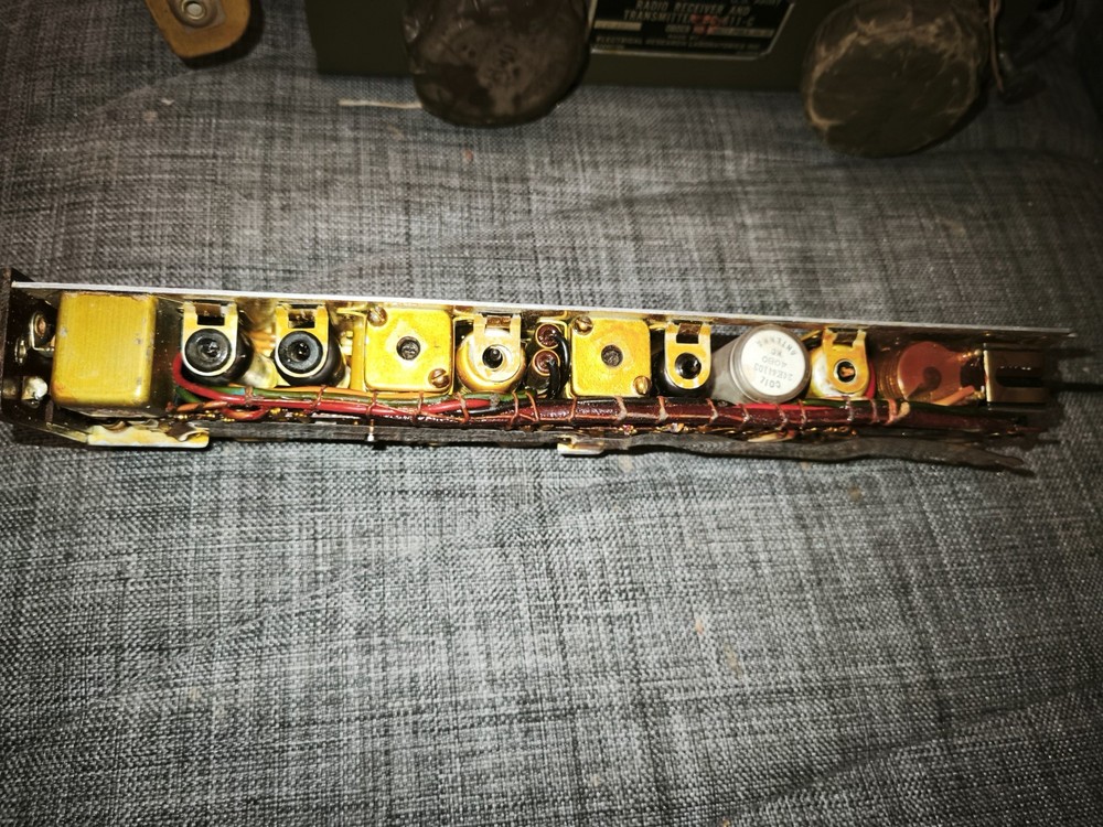 WWII US Signal Corps BC-611-C “Handy Talky” Radio Receiver / Transmitter