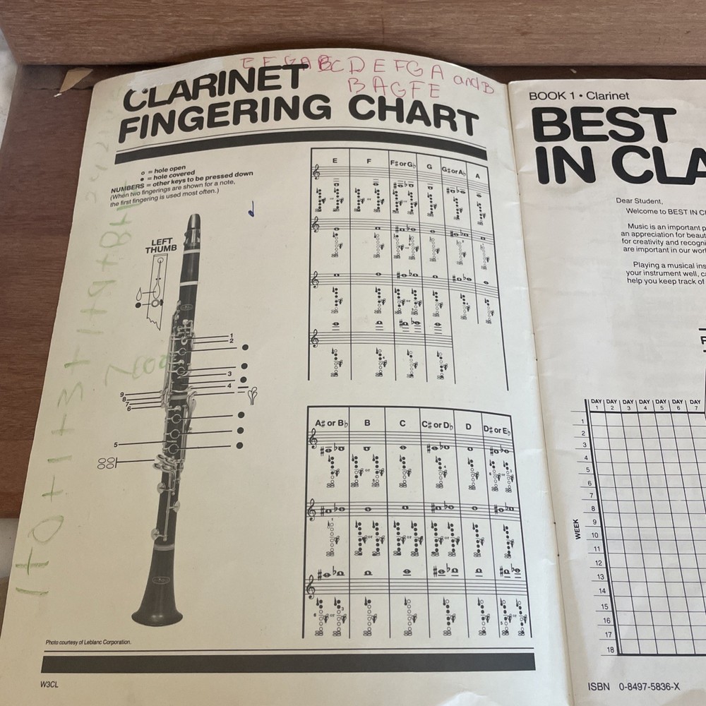 Best in Class Book 1 Clarinet: & Essential Elements: Bb Clarinet Book 1