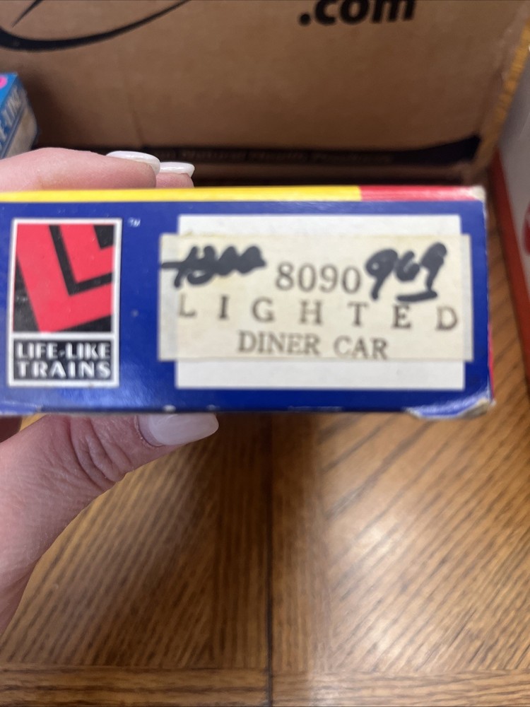 Life Like Trains HO Scale Lighted Passenger Car