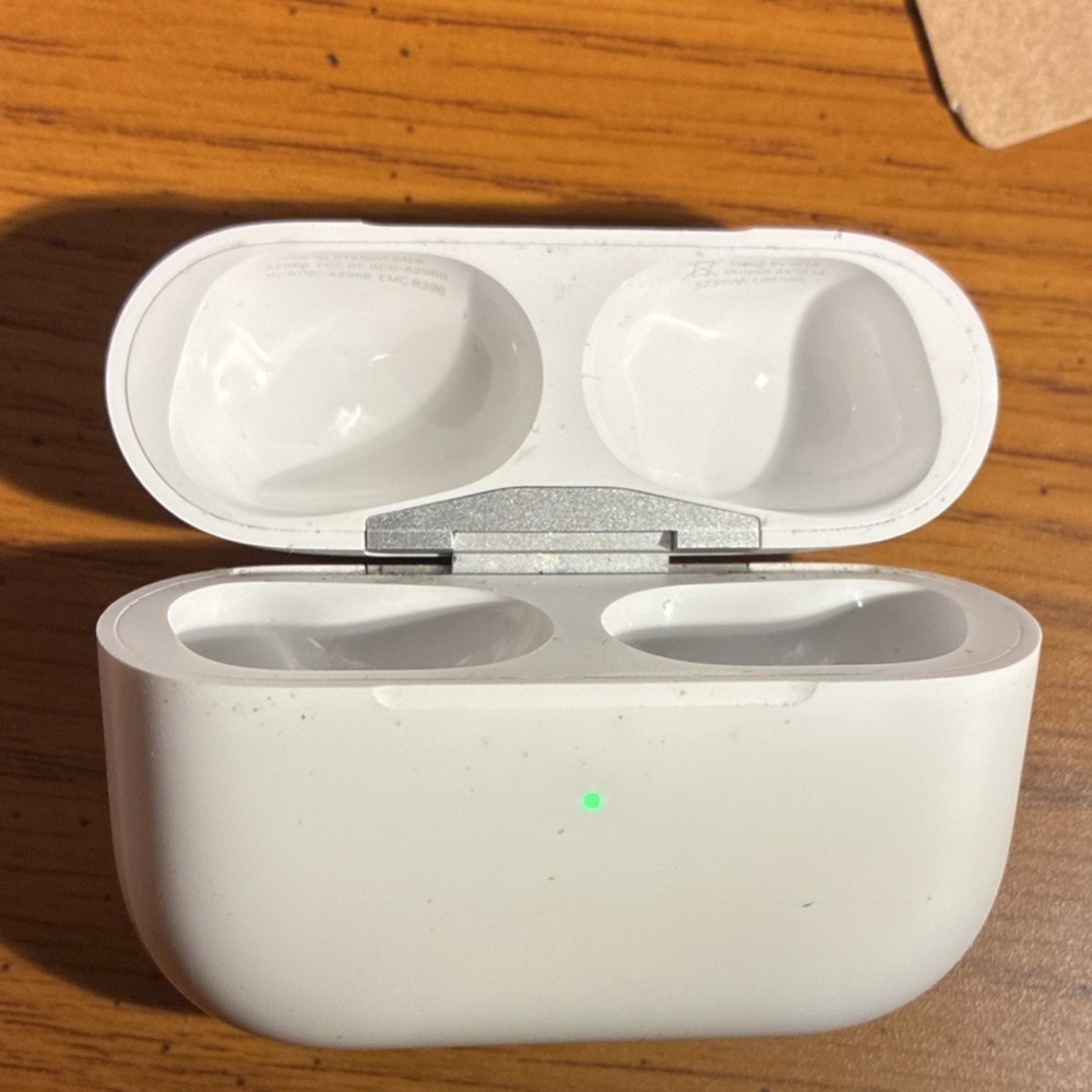 Apple AirPods Pro Wireless Charging Case White