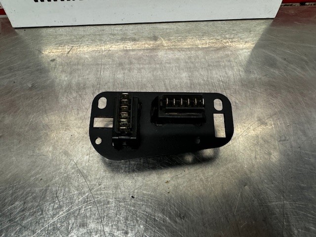 PETERBILT SWITCH-DOOR RH